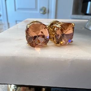 🚨🚨🚨Tory Burch Peach Crystal Stud Earrings. Like New!! 🌹🌹